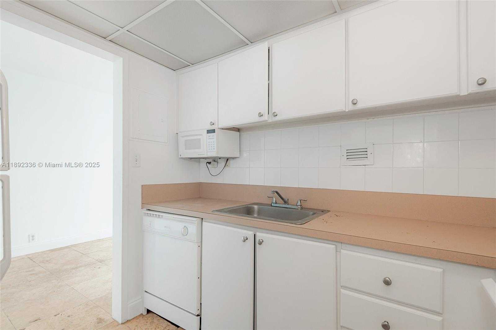 Small Image of 1000 WEST AVE #1517, Miami Beach Number 14
