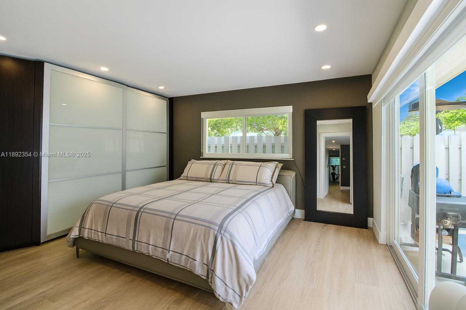 Small Image of 8232 SOUTH WEST 81ST TER #8232, Miami Number 14