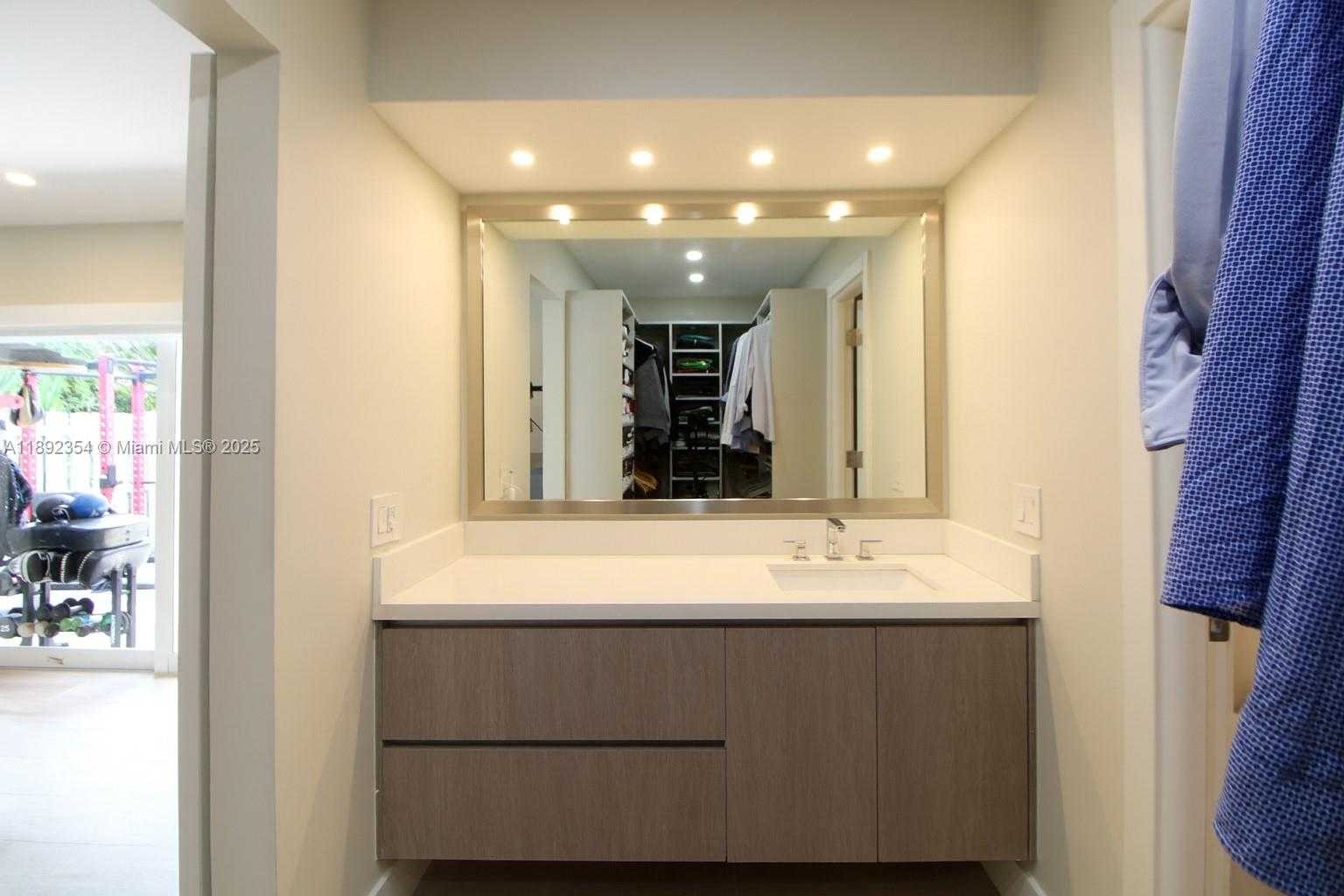 Small Image of 8232 SOUTH WEST 81ST TER #8232, Miami Number 19