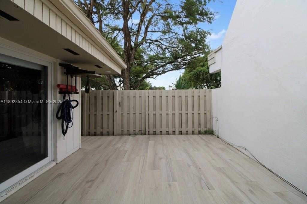 Small Image of 8232 SOUTH WEST 81ST TER #8232, Miami Number 25