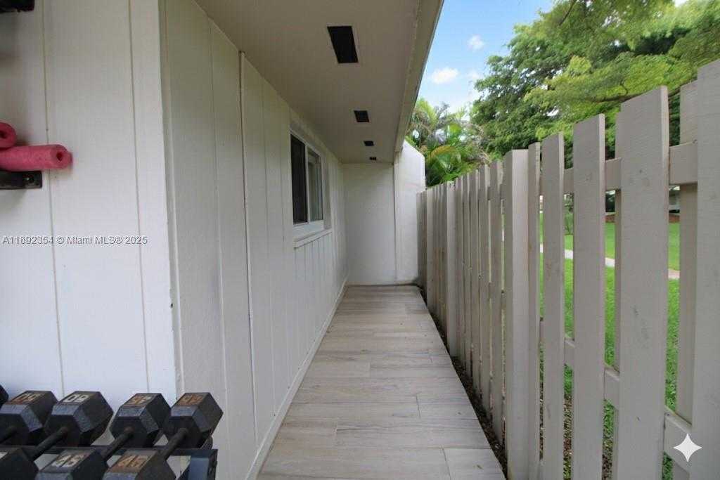 Small Image of 8232 SOUTH WEST 81ST TER #8232, Miami Number 26