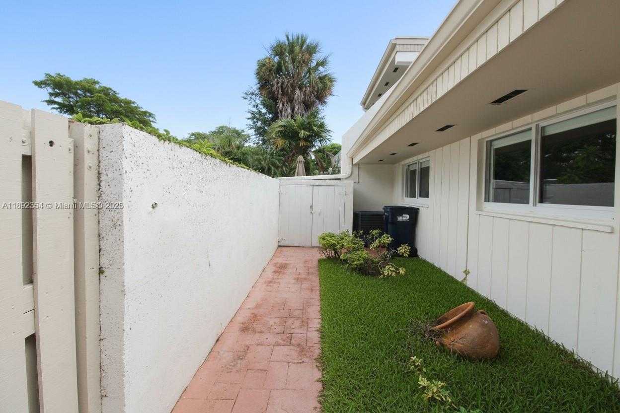 Small Image of 8232 SOUTH WEST 81ST TER #8232, Miami Number 3