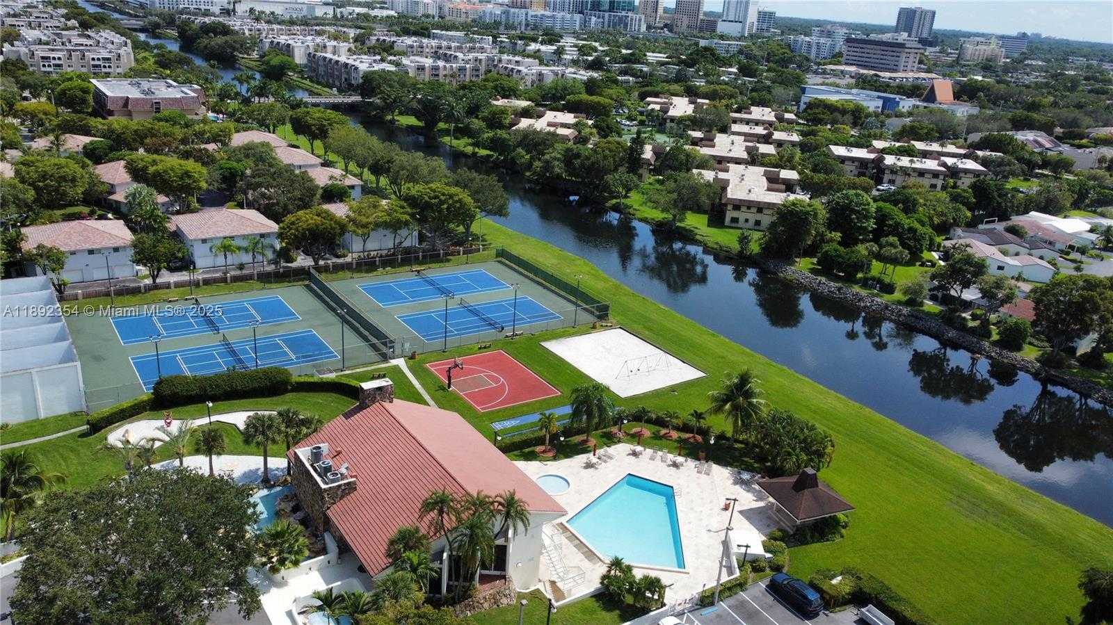 Small Image of 8232 SOUTH WEST 81ST TER #8232, Miami Number 30