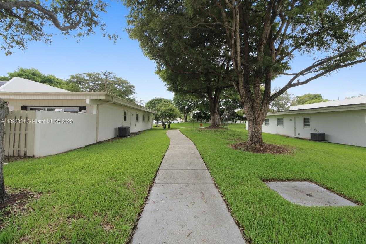 Small Image of 8232 SOUTH WEST 81ST TER #8232, Miami Number 33