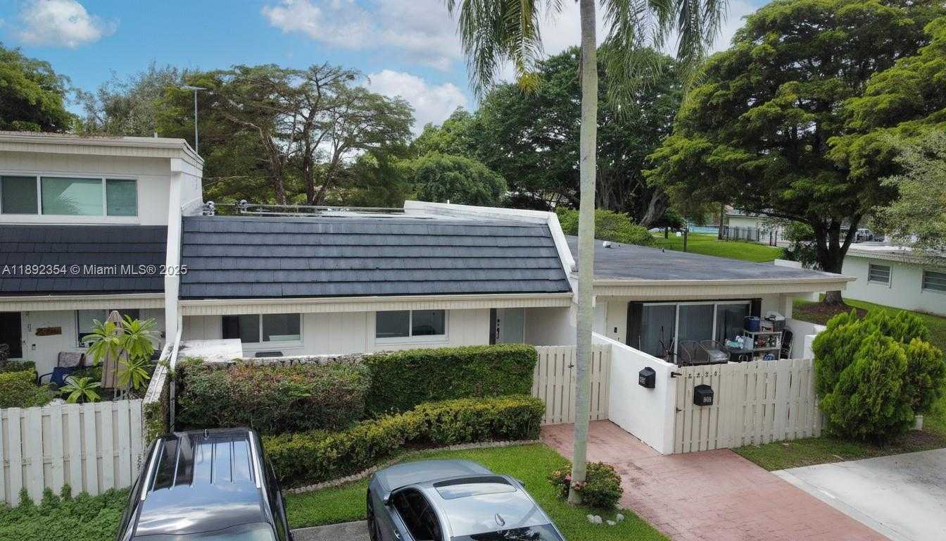 Small Image of 8232 SOUTH WEST 81ST TER #8232, Miami Number 37