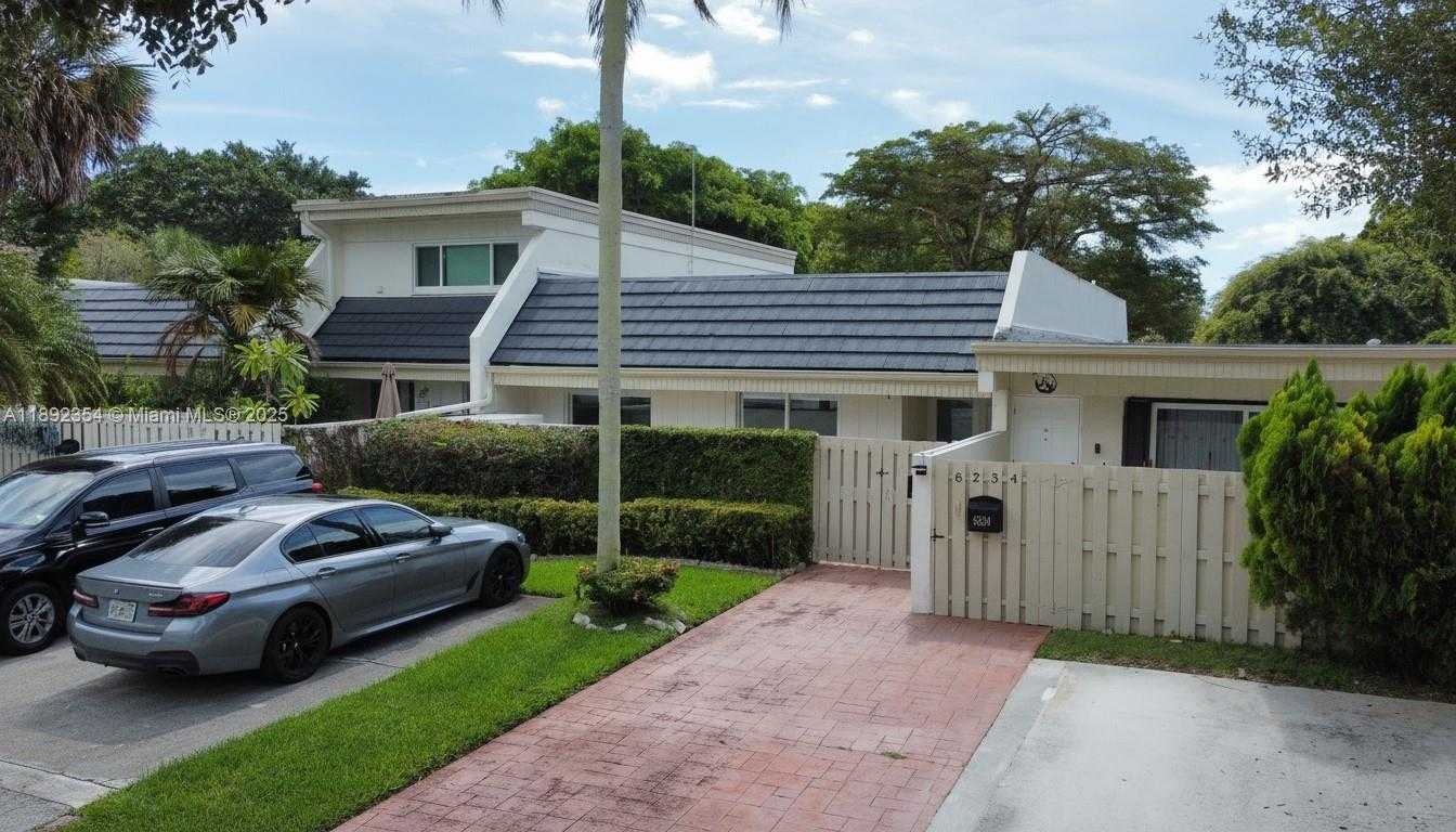 Small Image of 8232 SOUTH WEST 81ST TER #8232, Miami Number 38