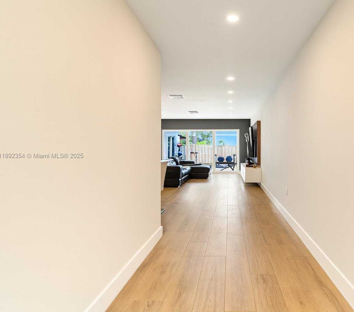 Small Image of 8232 SOUTH WEST 81ST TER #8232, Miami Number 6