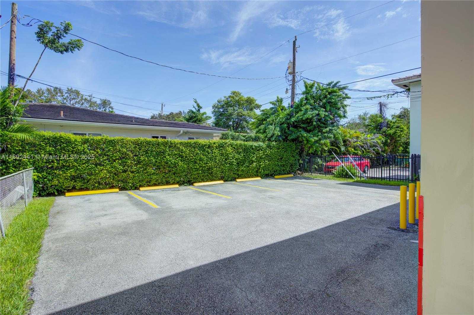 Small Image of 3609 SOUTH LE JEUNE RD, Coral Gables Number 20