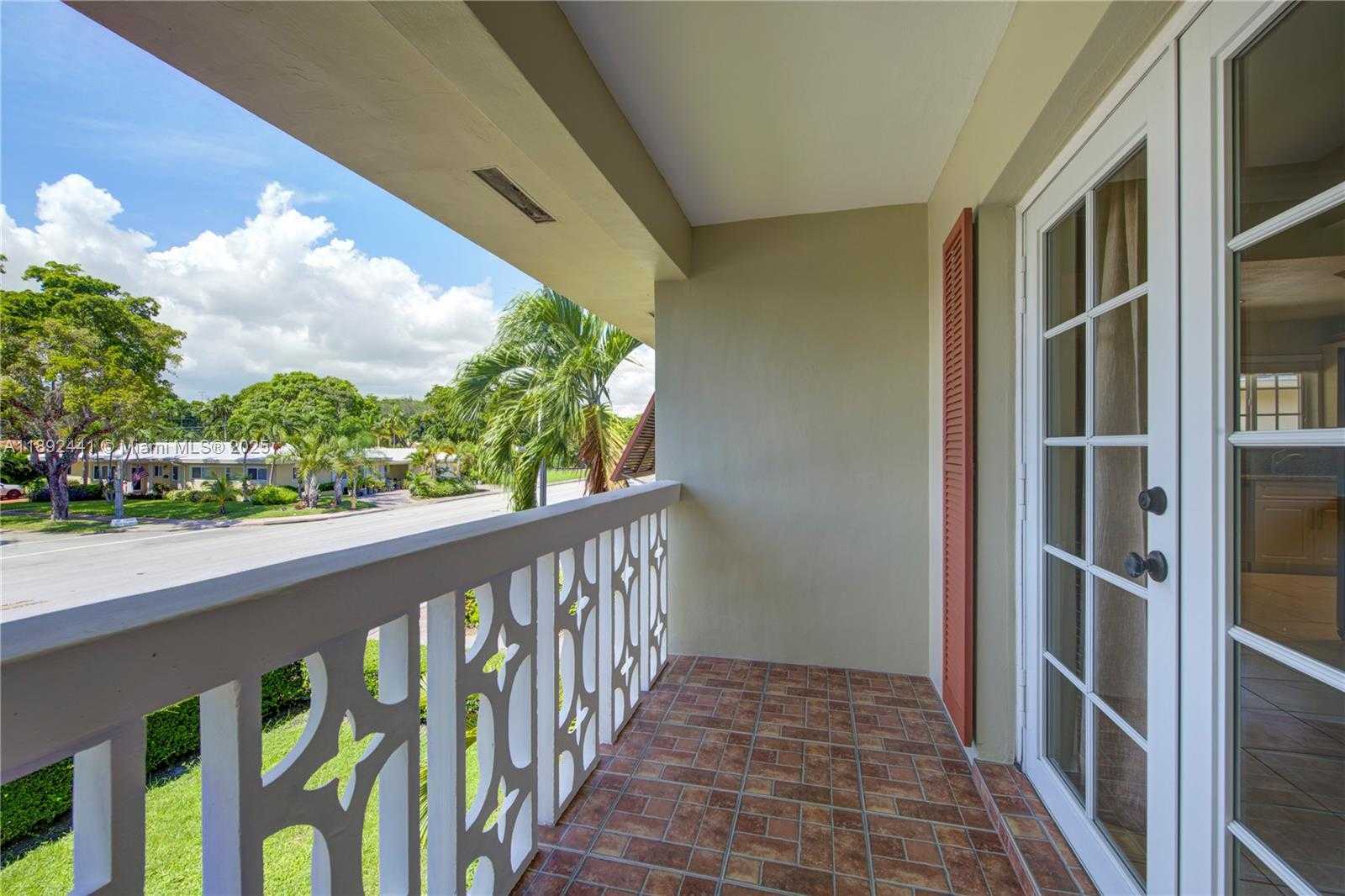 Small Image of 3609 SOUTH LE JEUNE RD, Coral Gables Number 4