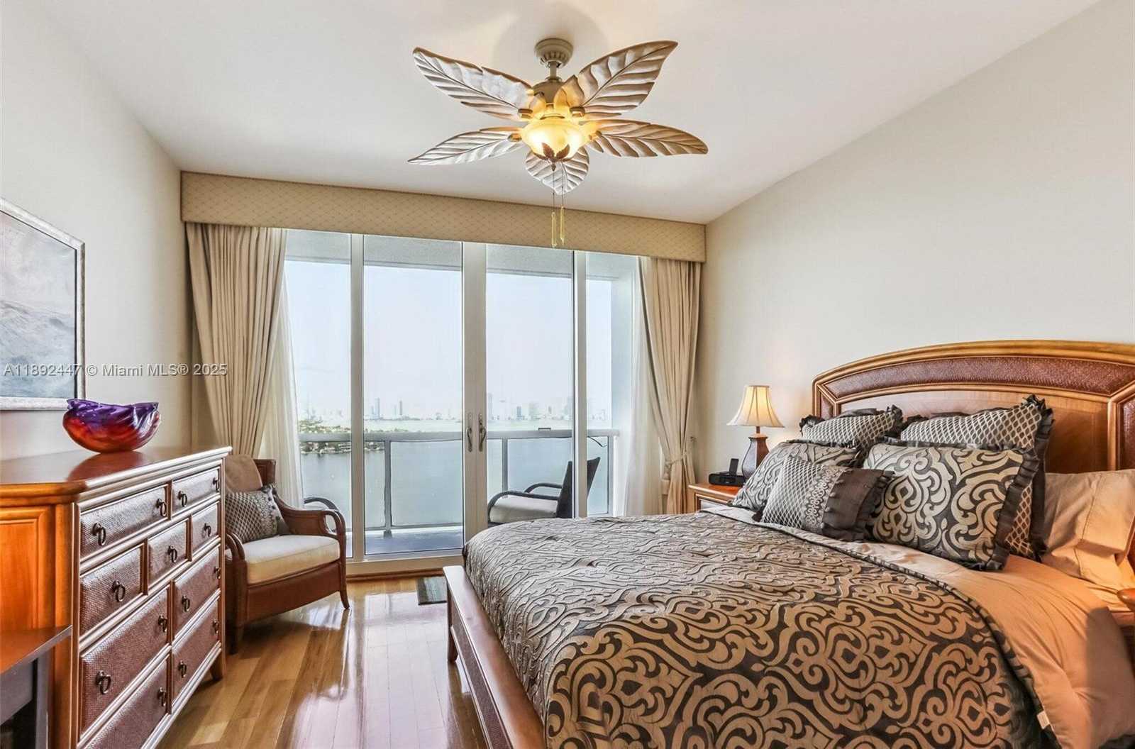 Small Image of 1800 SUNSET HARBOUR DR #6, Miami Beach Number 19