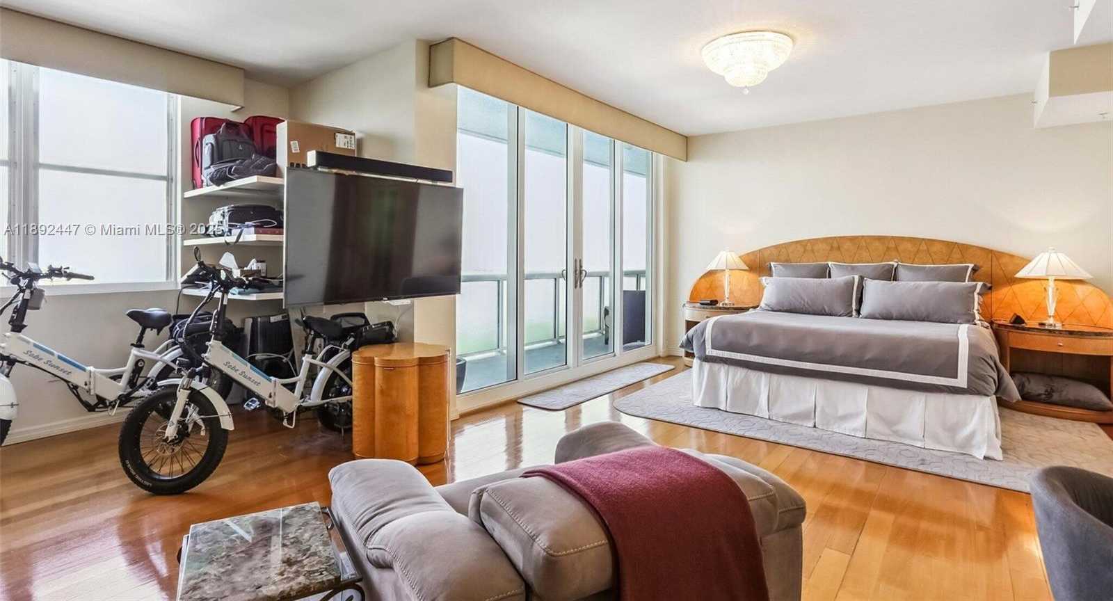 Small Image of 1800 SUNSET HARBOUR DR #6, Miami Beach Number 25
