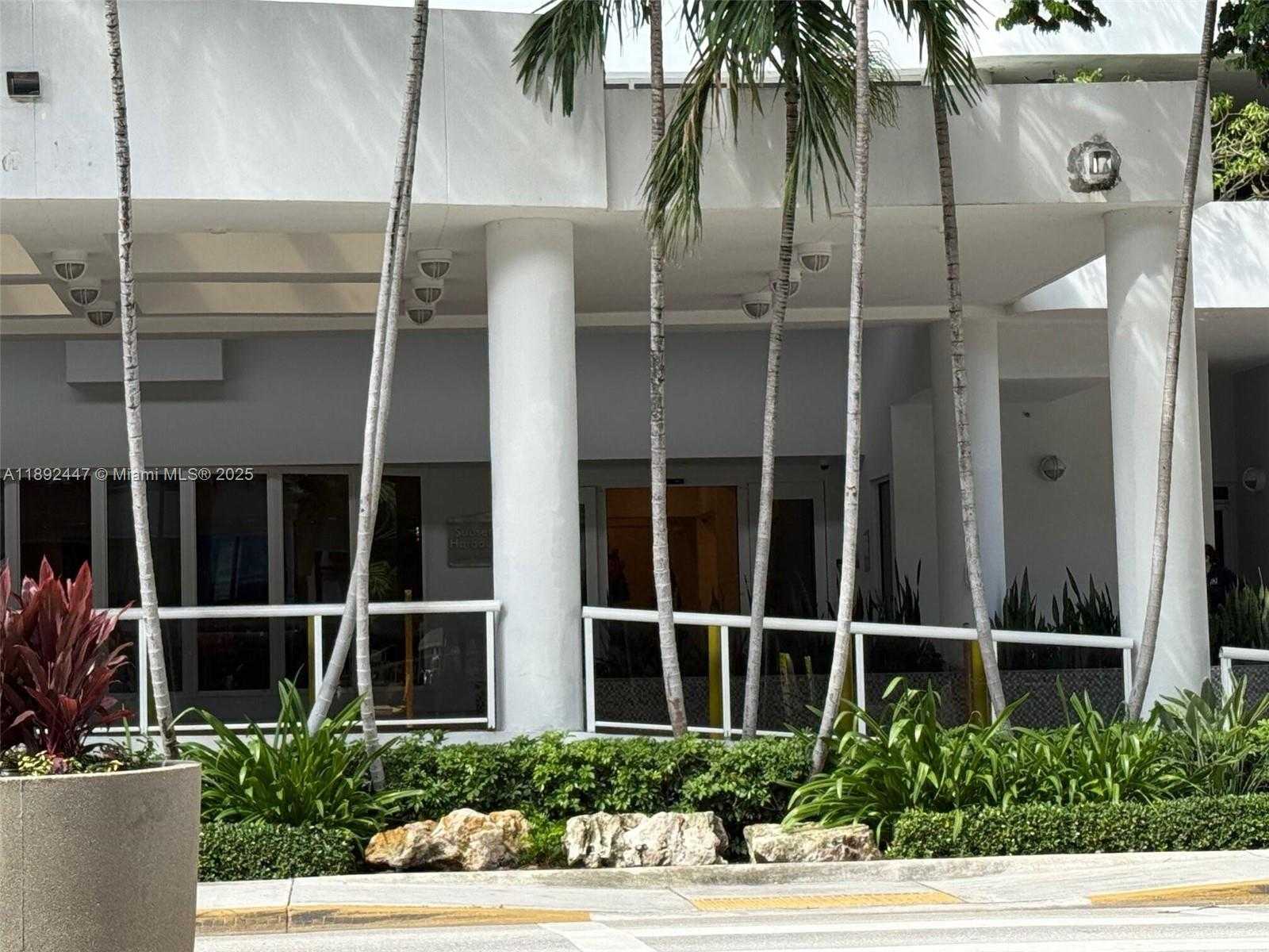 Small Image of 1800 SUNSET HARBOUR DR #6, Miami Beach Number 3