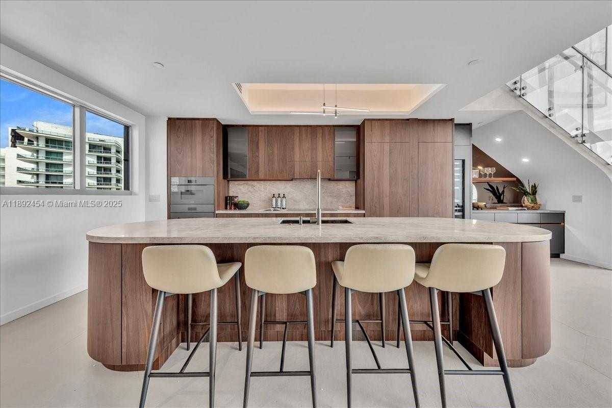 Small Image of 888 BISCAYNE BLVD #5704, Miami Number 11