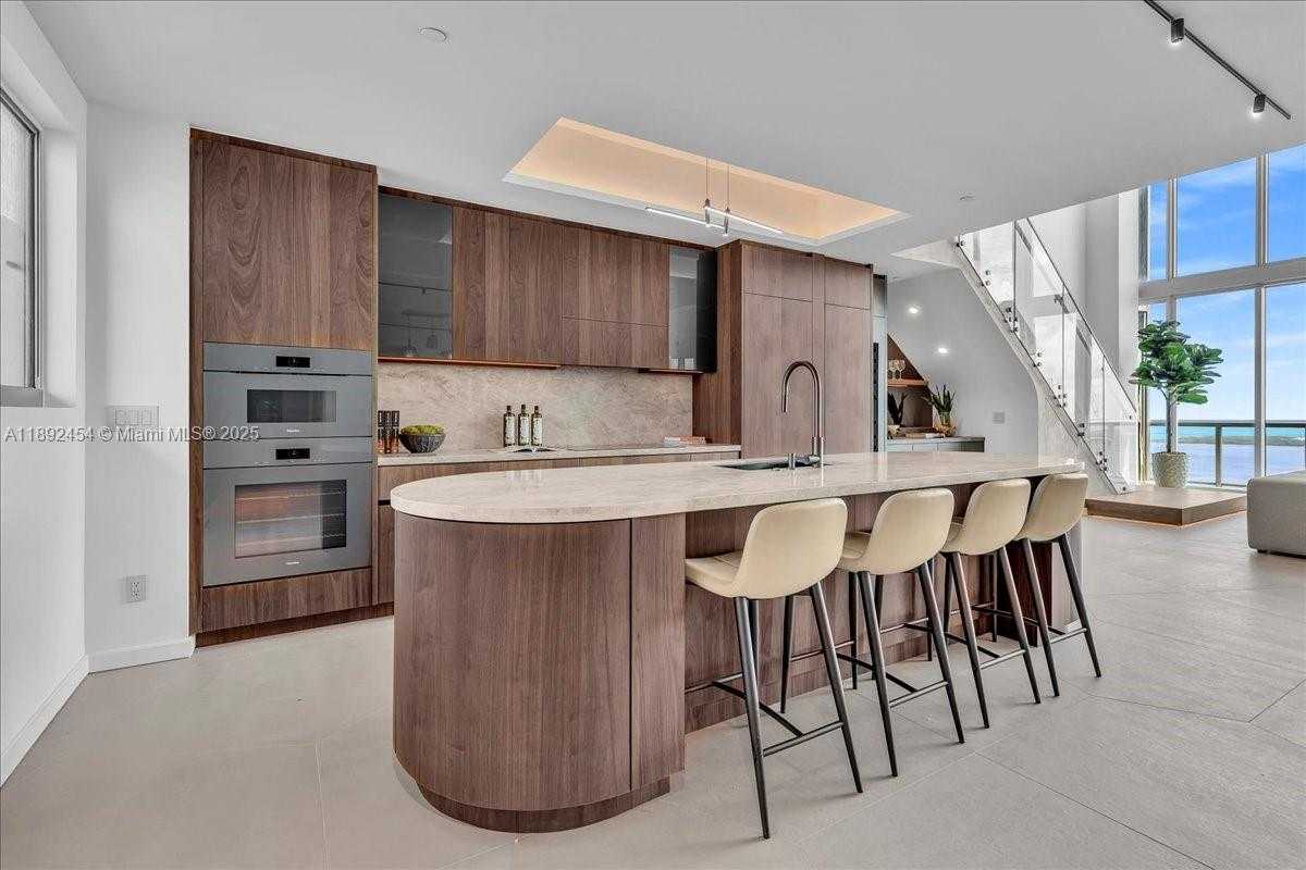 Small Image of 888 BISCAYNE BLVD #5704, Miami Number 12