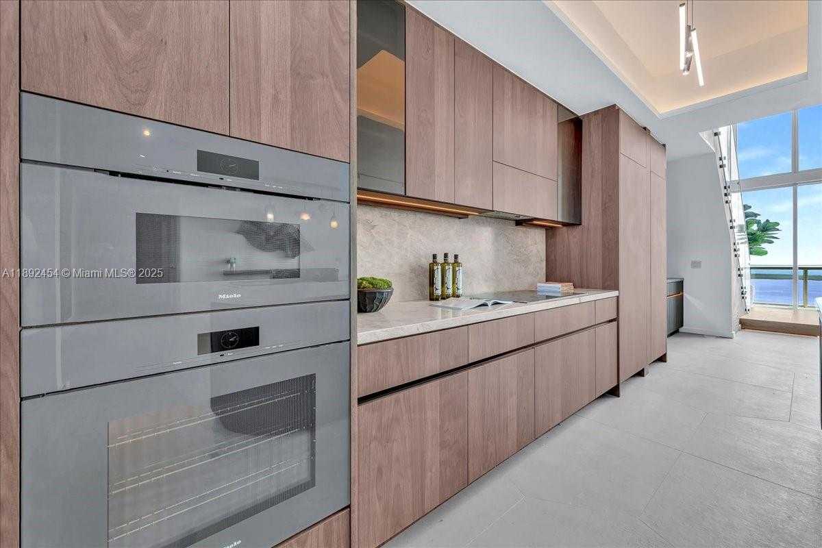 Small Image of 888 BISCAYNE BLVD #5704, Miami Number 13