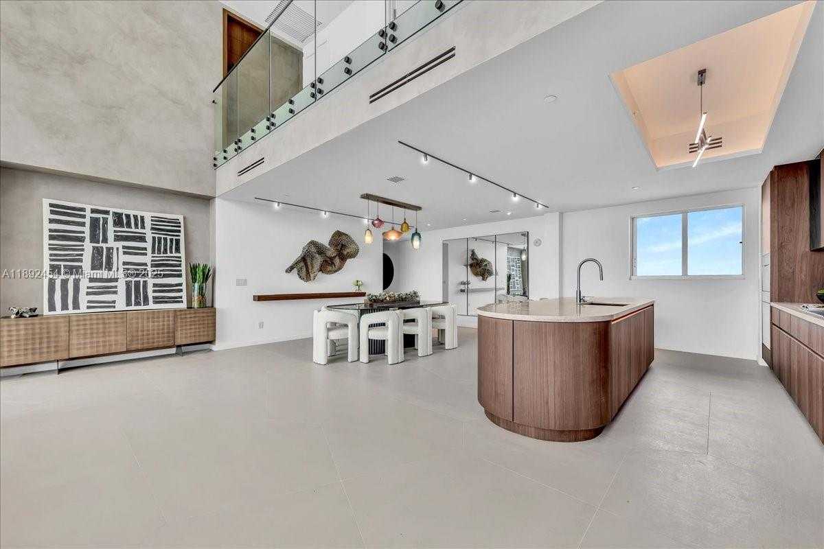 Small Image of 888 BISCAYNE BLVD #5704, Miami Number 15