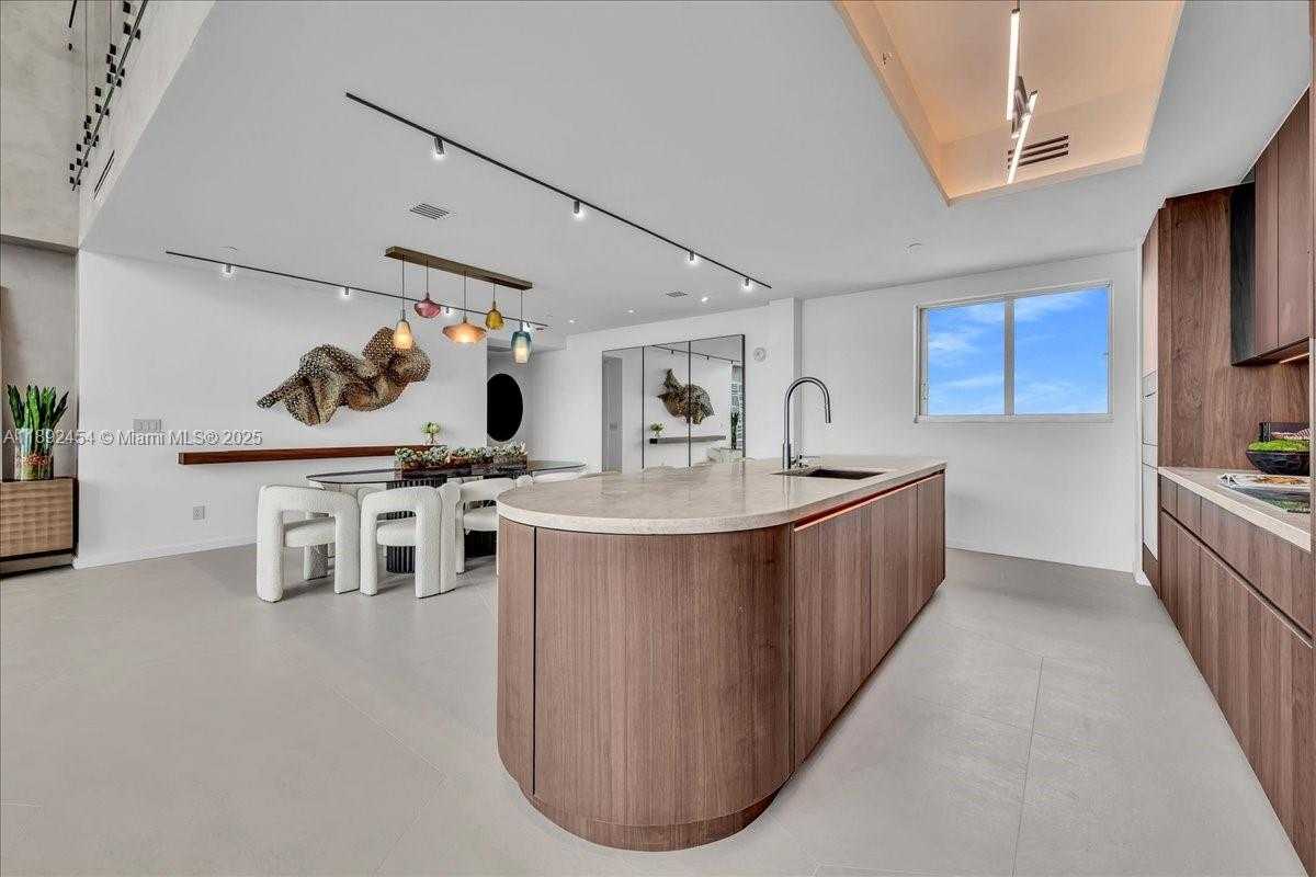 Small Image of 888 BISCAYNE BLVD #5704, Miami Number 16