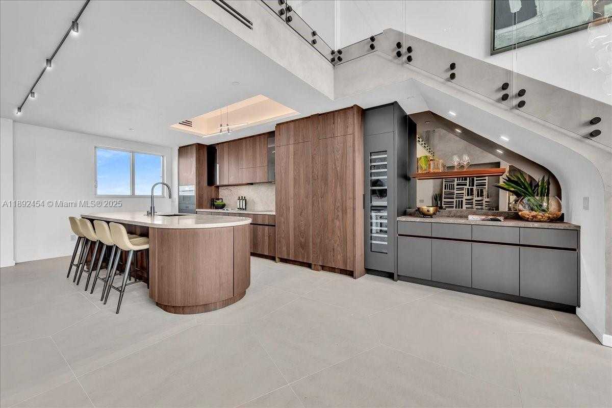 Small Image of 888 BISCAYNE BLVD #5704, Miami Number 17