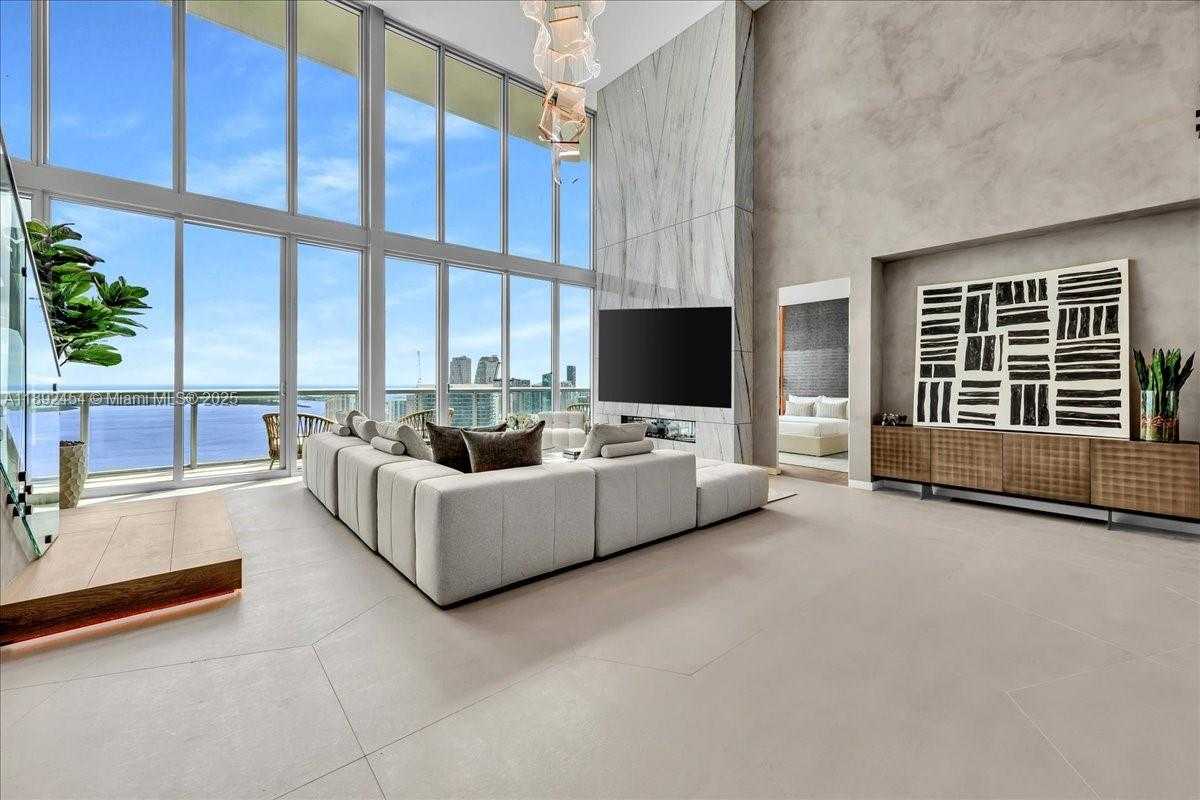 Small Image of 888 BISCAYNE BLVD #5704, Miami Number 2