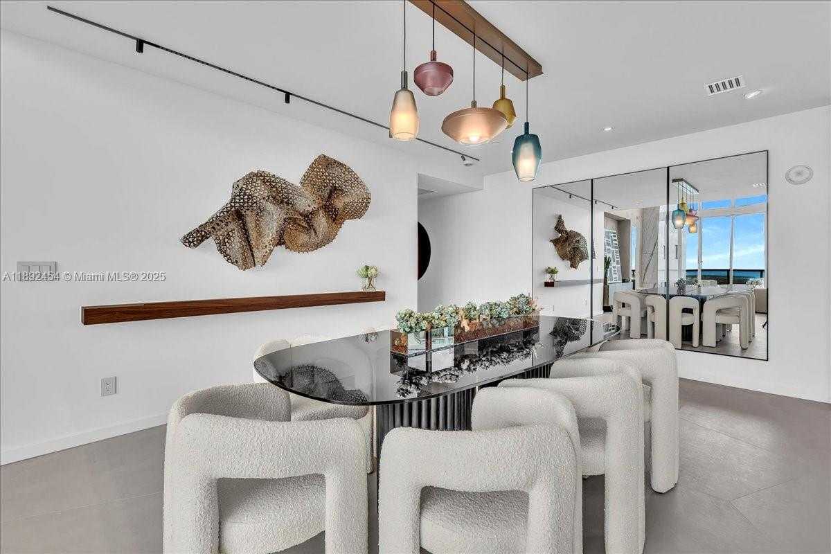 Small Image of 888 BISCAYNE BLVD #5704, Miami Number 24