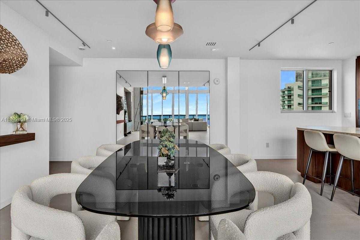 Small Image of 888 BISCAYNE BLVD #5704, Miami Number 25