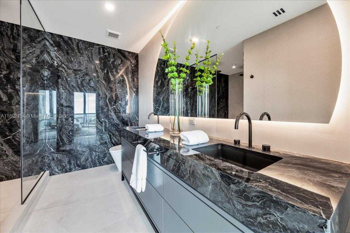 Small Image of 888 BISCAYNE BLVD #5704, Miami Number 29