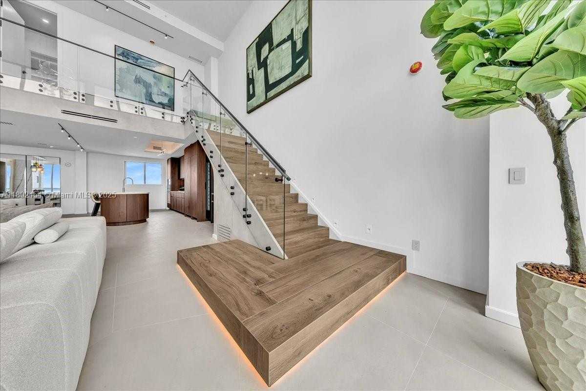 Small Image of 888 BISCAYNE BLVD #5704, Miami Number 33