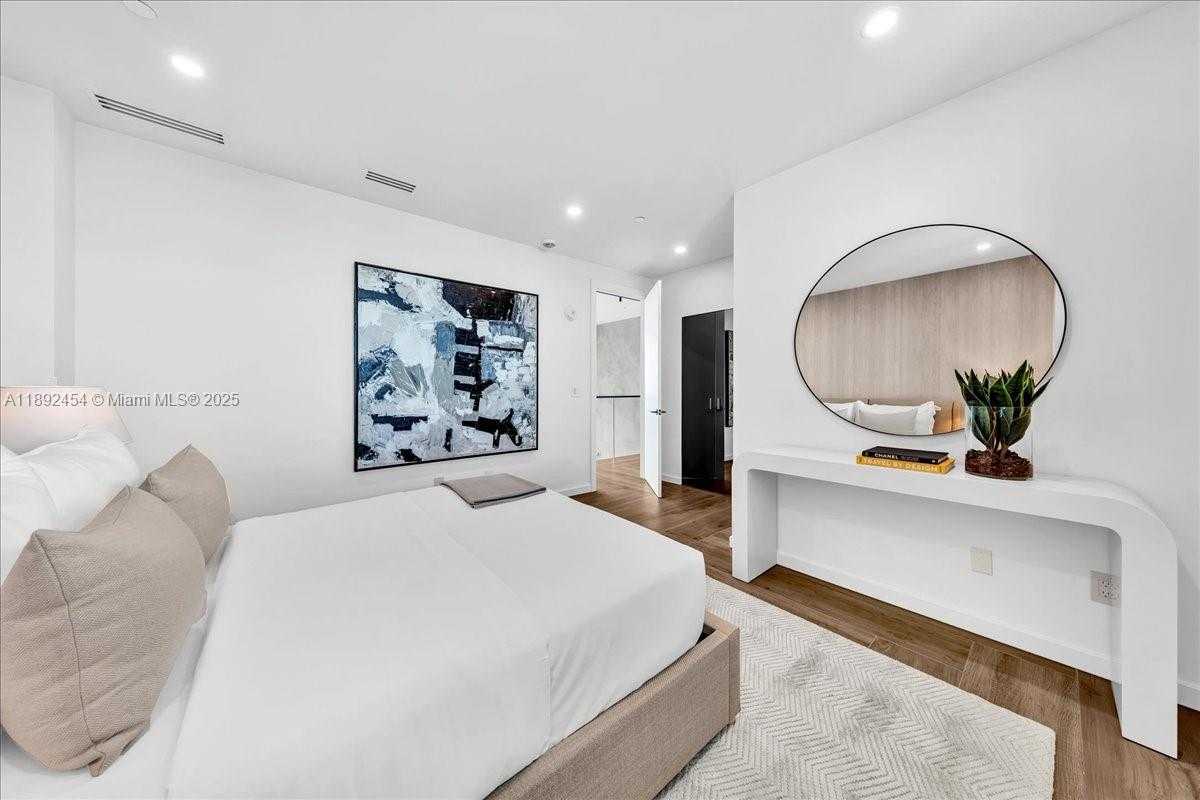 Small Image of 888 BISCAYNE BLVD #5704, Miami Number 38