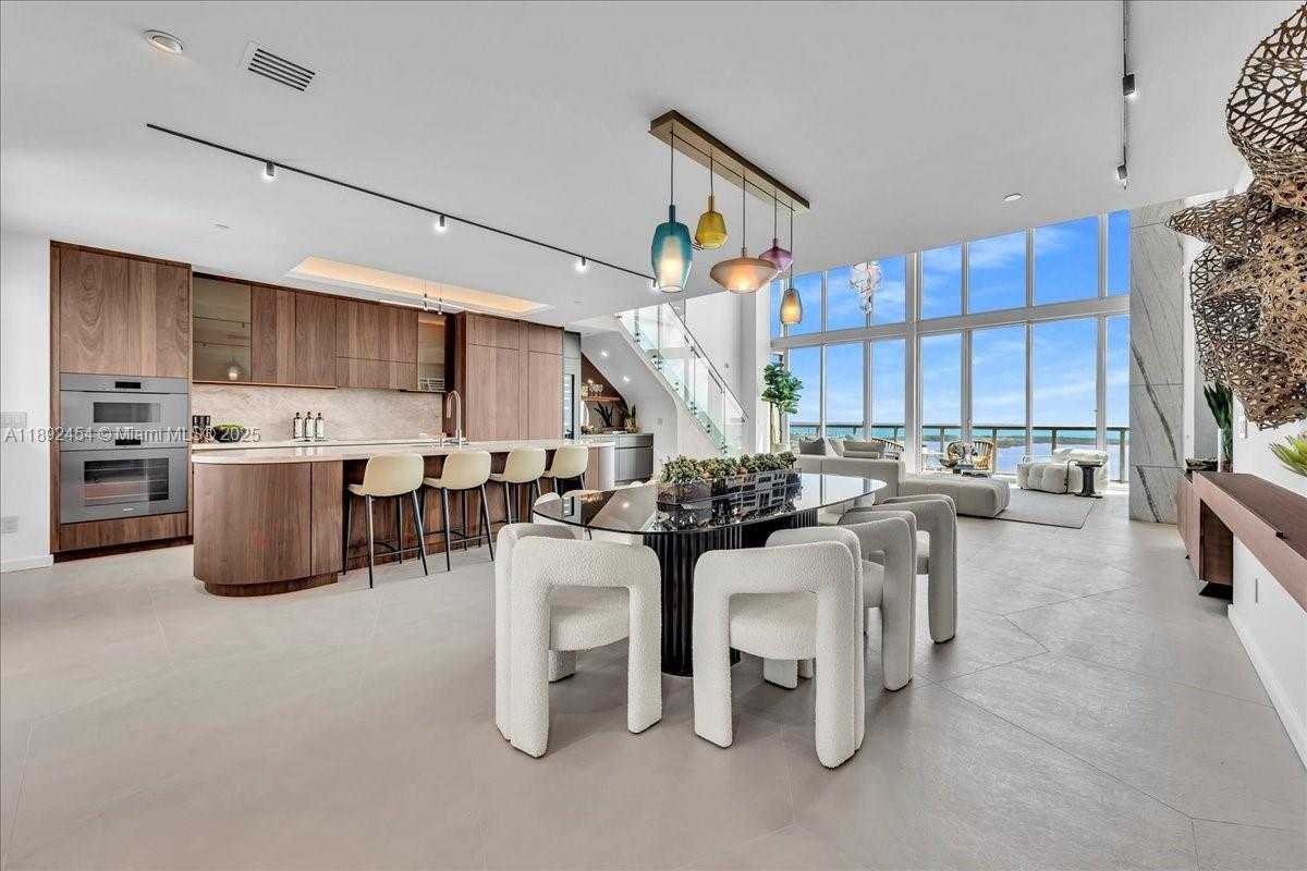 Small Image of 888 BISCAYNE BLVD #5704, Miami Number 4