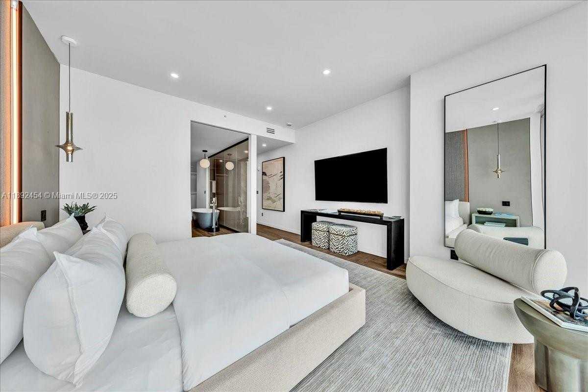 Small Image of 888 BISCAYNE BLVD #5704, Miami Number 45