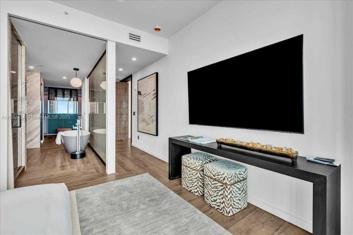Small Image of 888 BISCAYNE BLVD #5704, Miami Number 46