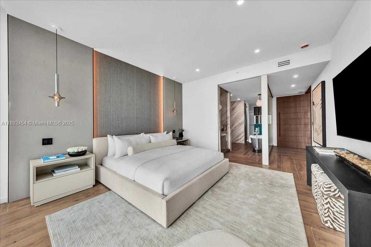 Small Image of 888 BISCAYNE BLVD #5704, Miami Number 47