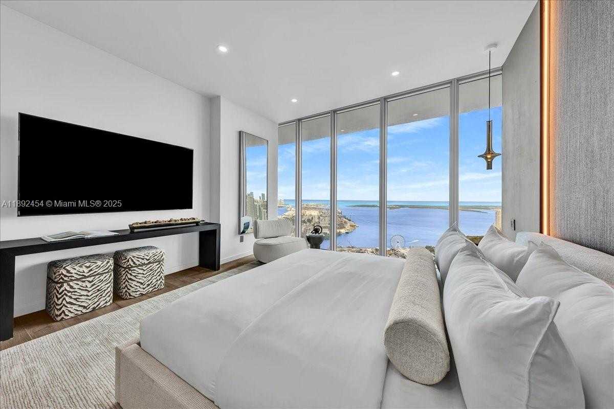 Small Image of 888 BISCAYNE BLVD #5704, Miami Number 48