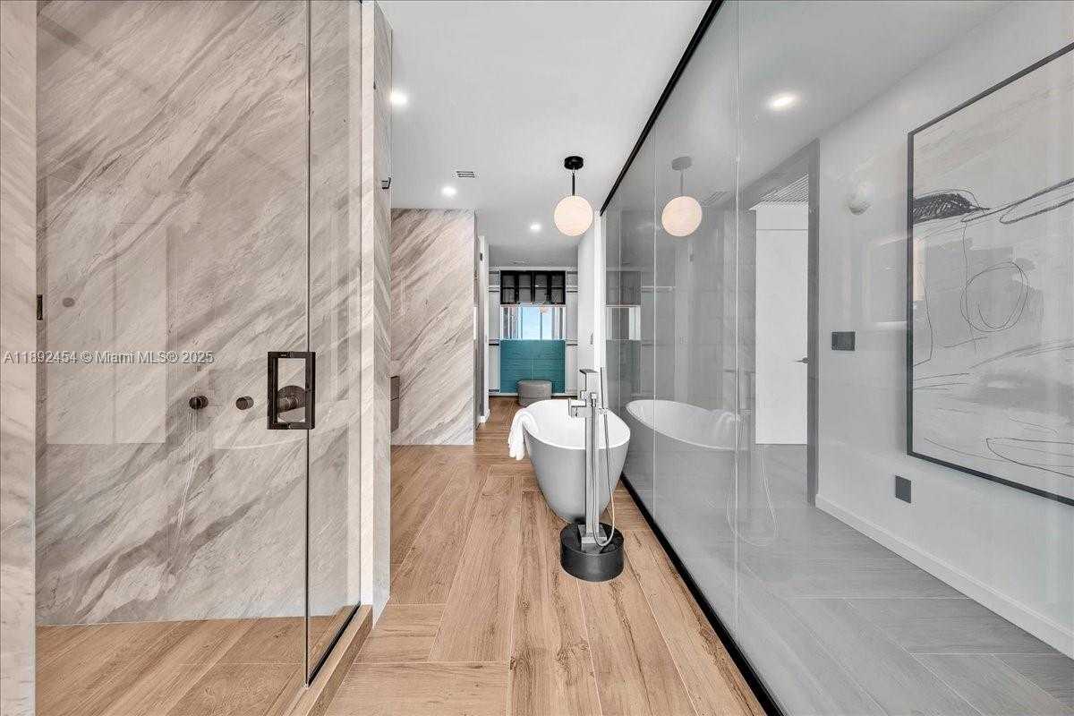 Small Image of 888 BISCAYNE BLVD #5704, Miami Number 49