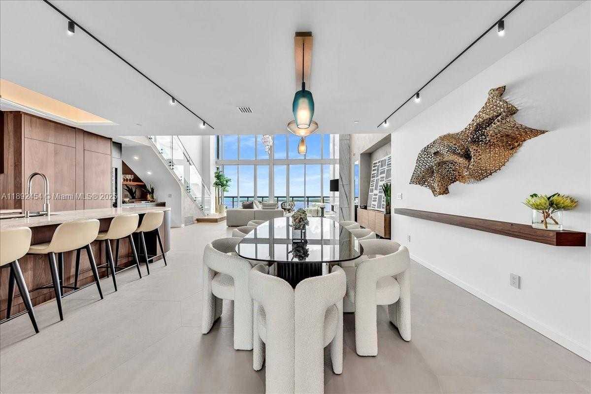 Small Image of 888 BISCAYNE BLVD #5704, Miami Number 5