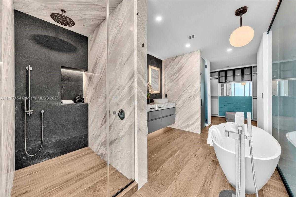 Small Image of 888 BISCAYNE BLVD #5704, Miami Number 51
