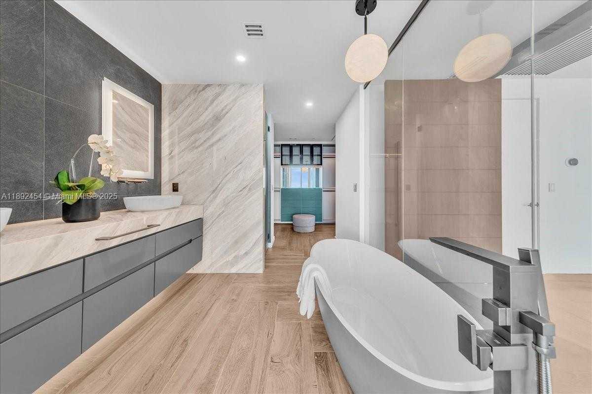 Small Image of 888 BISCAYNE BLVD #5704, Miami Number 53