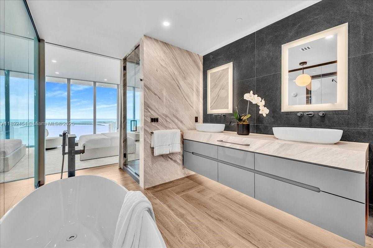 Small Image of 888 BISCAYNE BLVD #5704, Miami Number 56