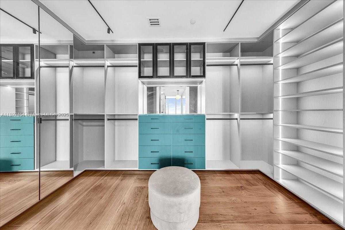 Small Image of 888 BISCAYNE BLVD #5704, Miami Number 57