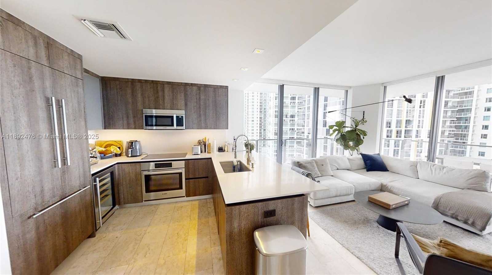 Small Image of 68 SOUTH EAST 6 ST #1111, Miami Number 13