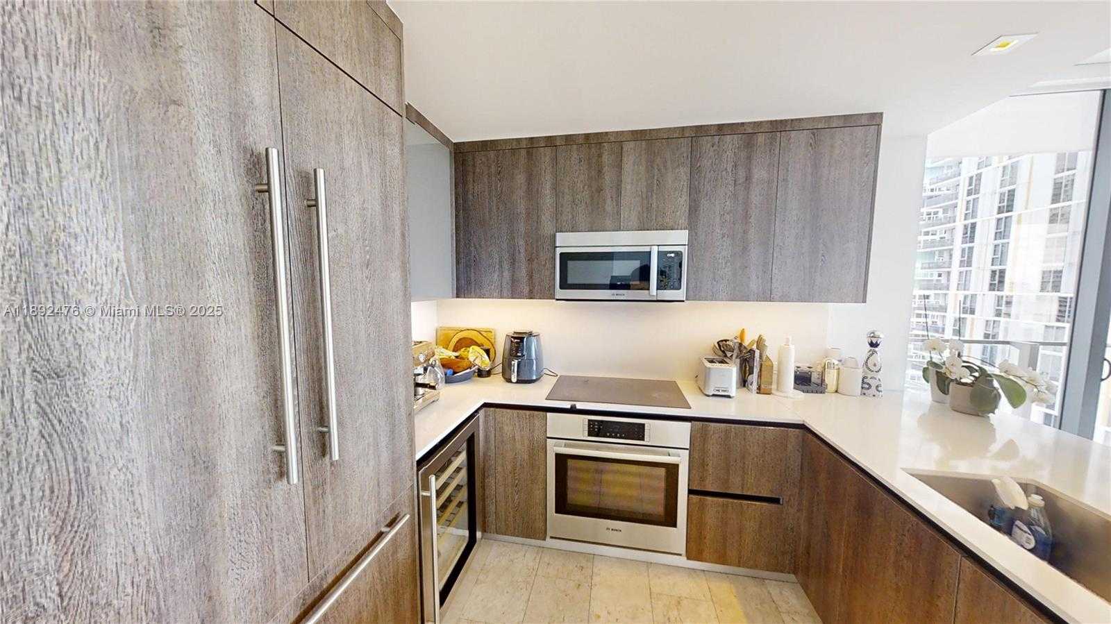 Small Image of 68 SOUTH EAST 6 ST #1111, Miami Number 16