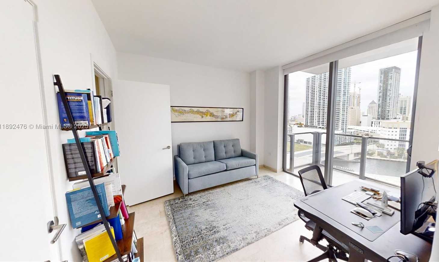 Small Image of 68 SOUTH EAST 6 ST #1111, Miami Number 17