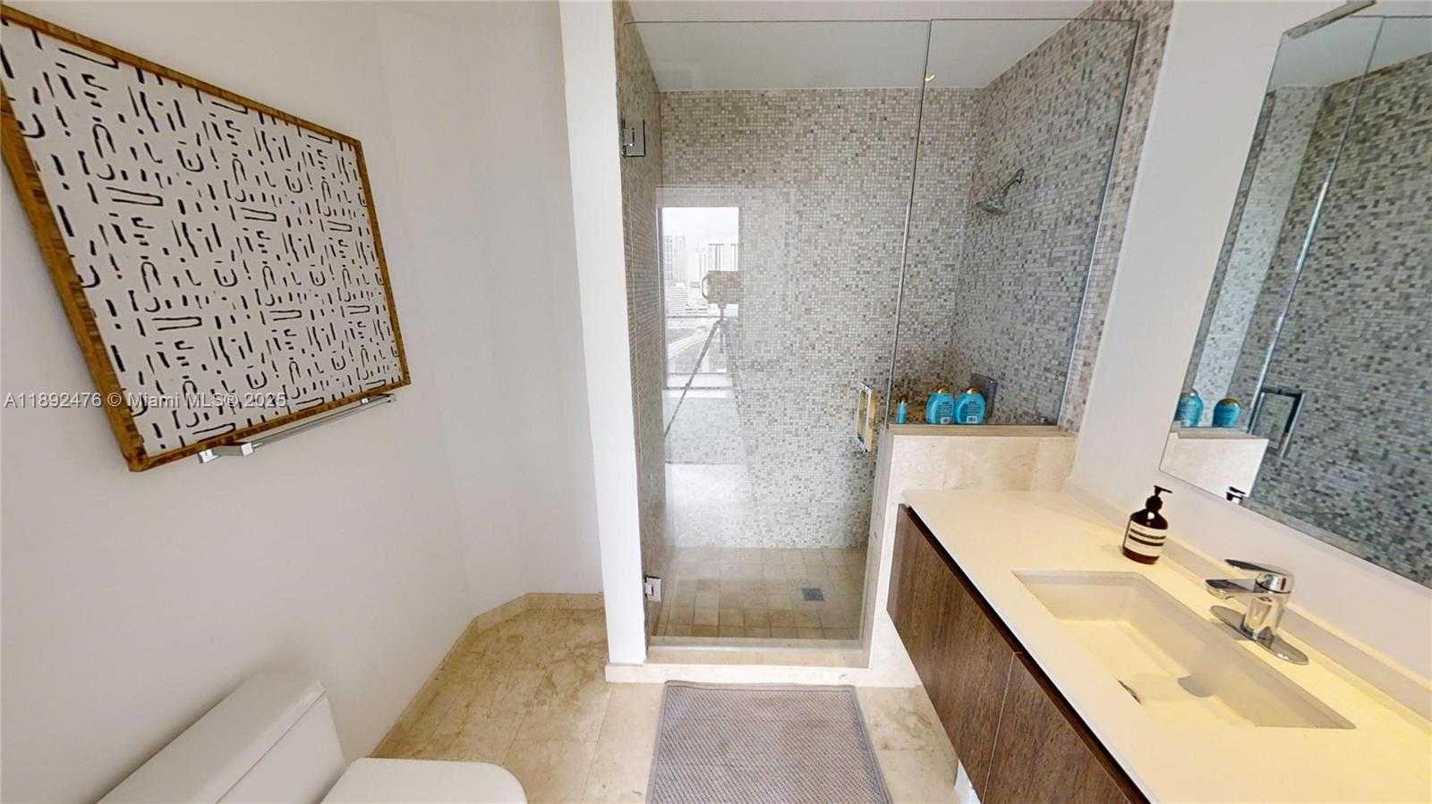 Small Image of 68 SOUTH EAST 6 ST #1111, Miami Number 19