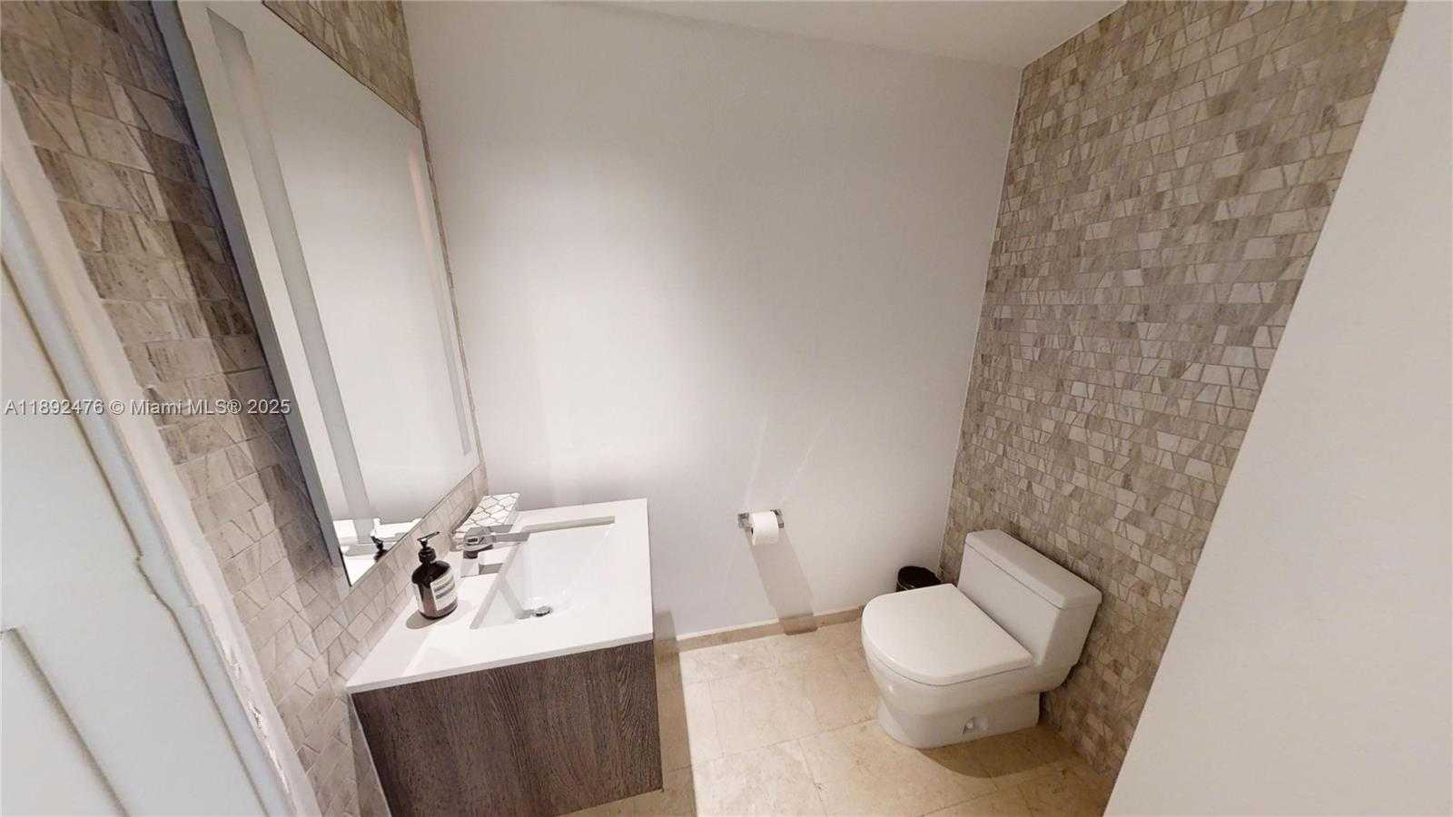 Small Image of 68 SOUTH EAST 6 ST #1111, Miami Number 22