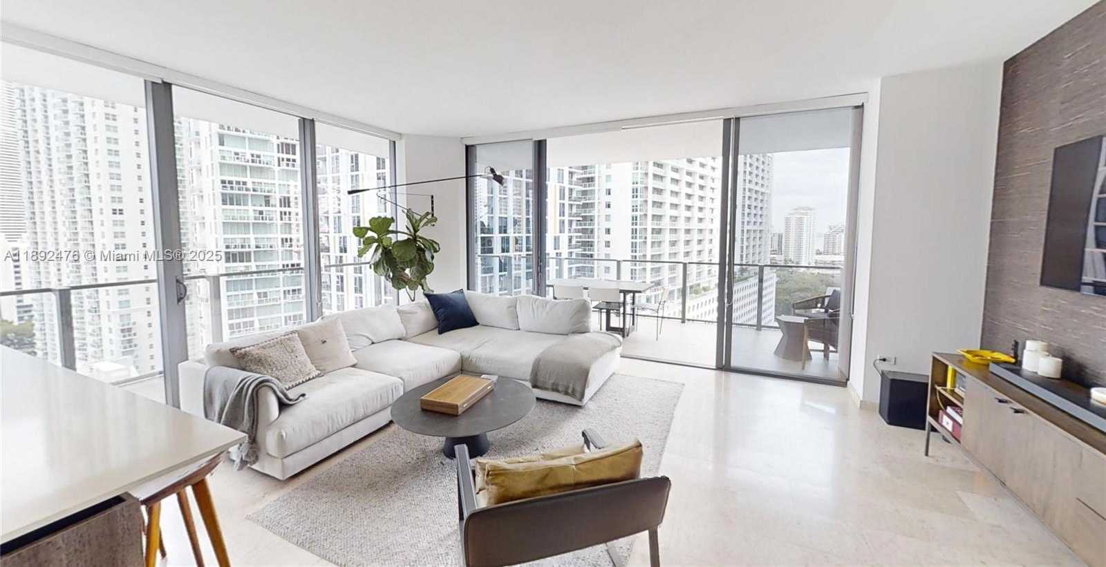 Small Image of 68 SOUTH EAST 6 ST #1111, Miami Number 25