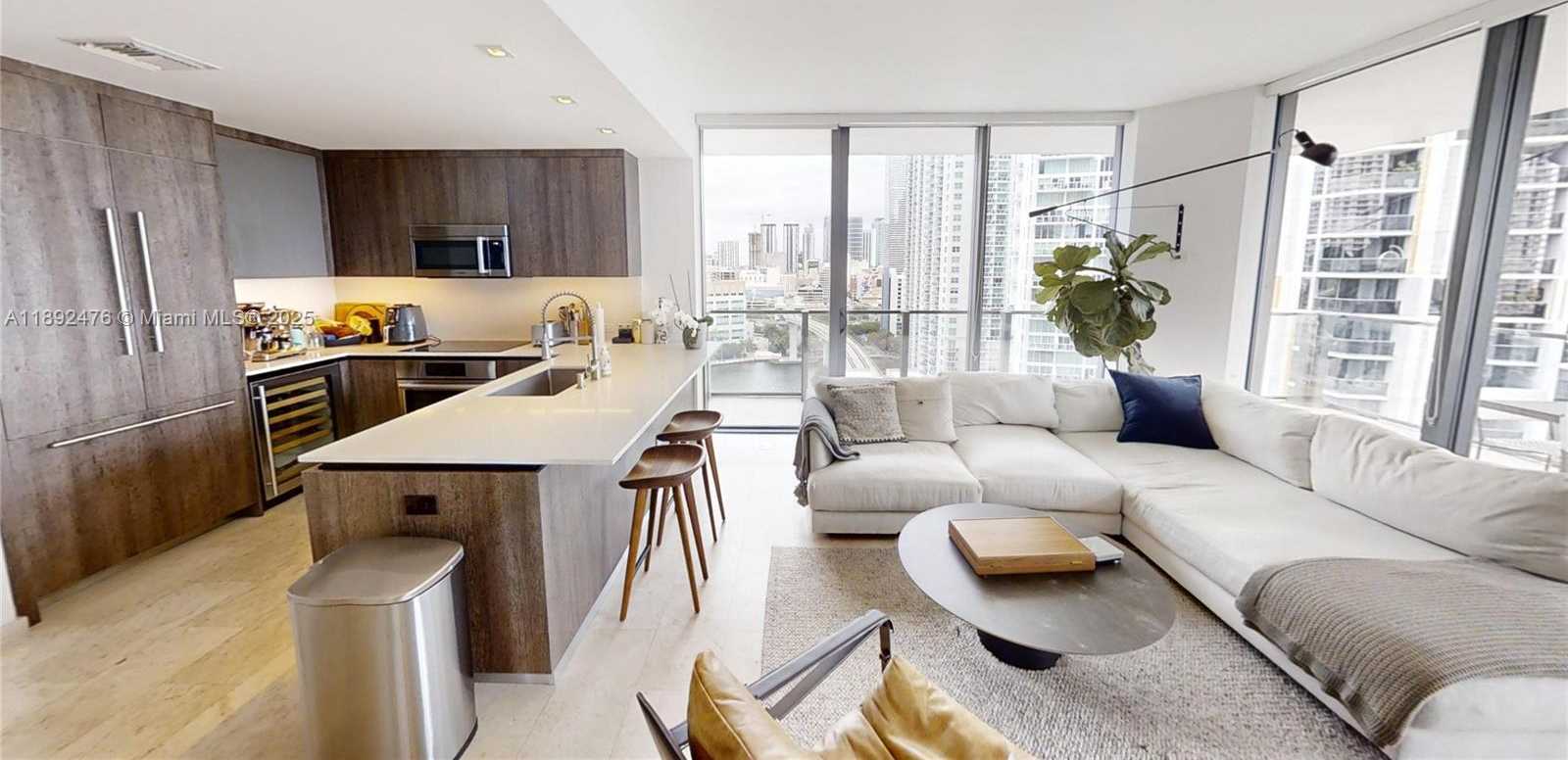 Small Image of 68 SOUTH EAST 6 ST #1111, Miami Number 3