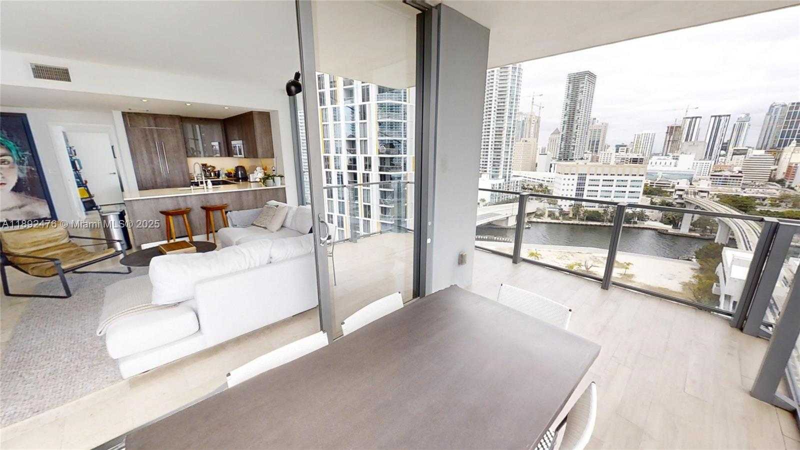 Small Image of 68 SOUTH EAST 6 ST #1111, Miami Number 32