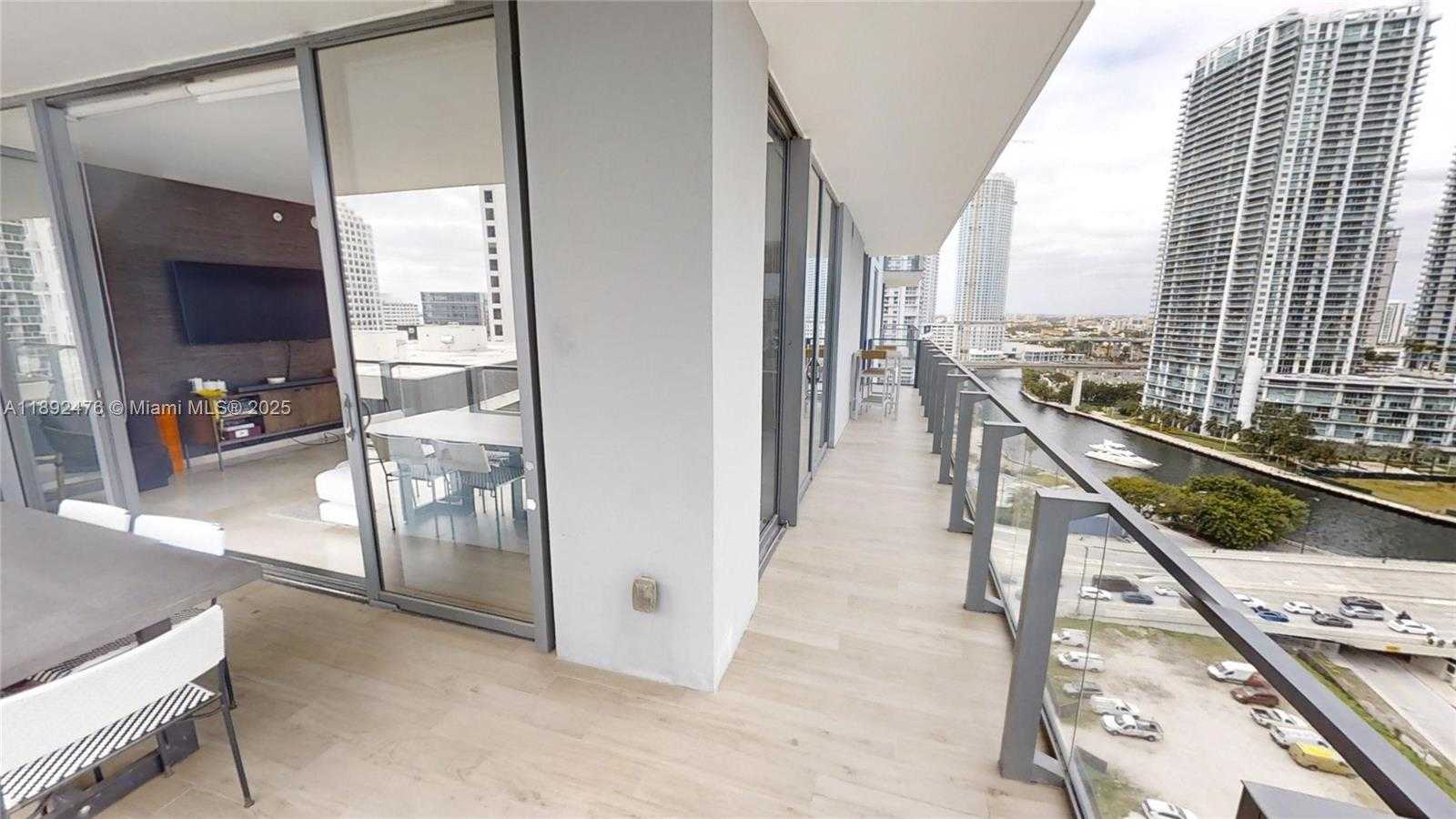 Small Image of 68 SOUTH EAST 6 ST #1111, Miami Number 35