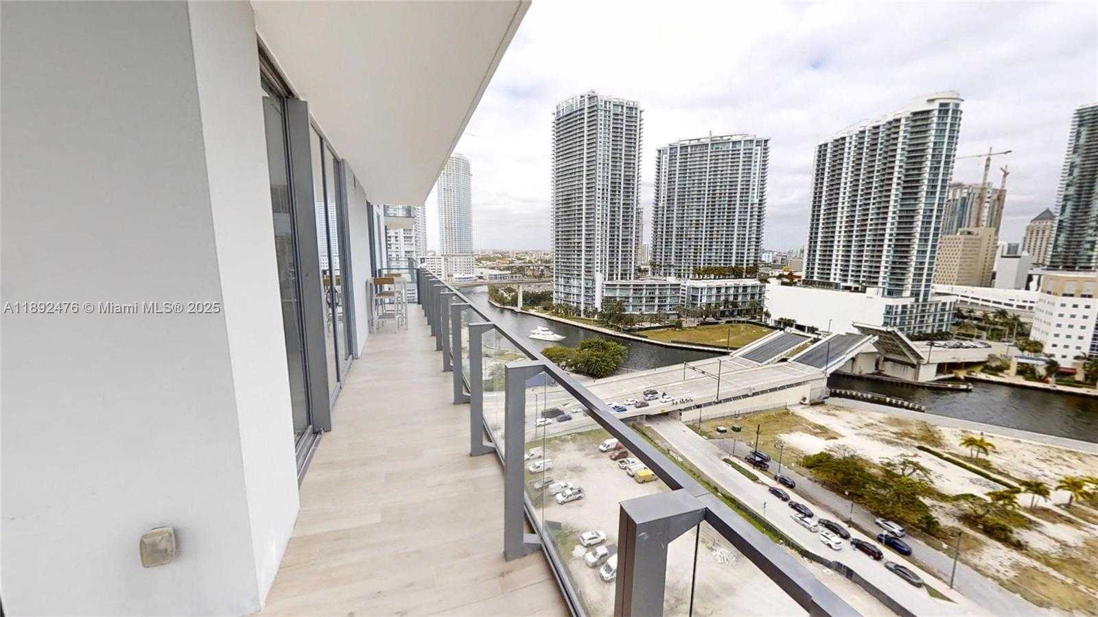 Small Image of 68 SOUTH EAST 6 ST #1111, Miami Number 36