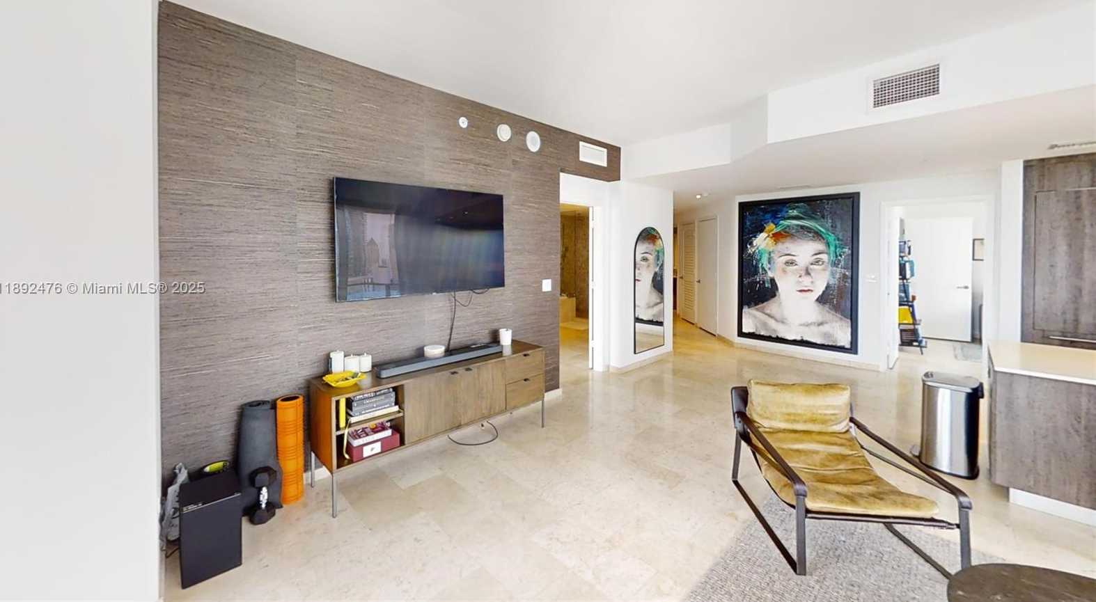 Small Image of 68 SOUTH EAST 6 ST #1111, Miami Number 39